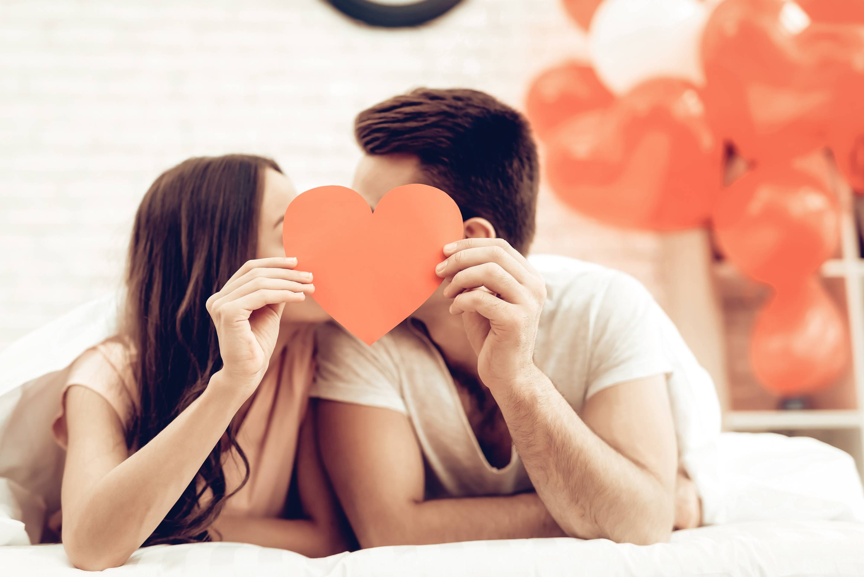 12 Tips to a Great First Kiss